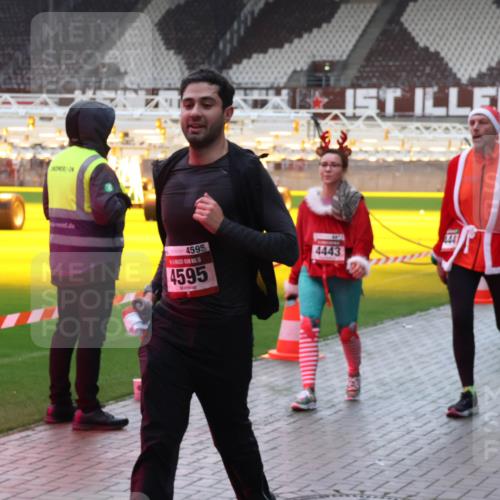 07.12.2025 - St. Pauli X-Mass-Run No. 15 Luisa Fischer http://msf.ph/oto/9379664 07.12.2025 10:35:53 Ziel 4595, 4595, 44, 4443, 65, 561, 998, 1100, 1365, 1822, 2353, 2406, 2422, 2857, 2863, 3224, 3721, 4034, 4147, 4149, 4443, 4595, 4772, 4776, 4778, 4779 meine-sportfotos.de