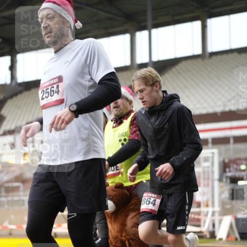 07.12.2025 - St. Pauli X-Mass-Run No. 15 Patografie http://msf.ph/oto/9379669 07.12.2025 10:14:27 Ziel 352, 1158, 2564, 2617, 2618, 2864, 4489, 4508, 4545 meine-sportfotos.de