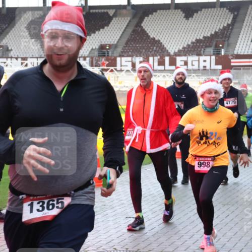 07.12.2025 - St. Pauli X-Mass-Run No. 15 Luisa Fischer http://msf.ph/oto/9379672 07.12.2025 10:35:54 Ziel 1365, 444, 716, 4779, 5, 998, 4772, 561, 998, 1100, 1365, 1822, 2353, 2406, 2422, 2857, 2863, 3224, 3721, 4034, 4147, 4149, 4443, 4595, 4772, 4776, 4778, 4779 meine-sportfotos.de