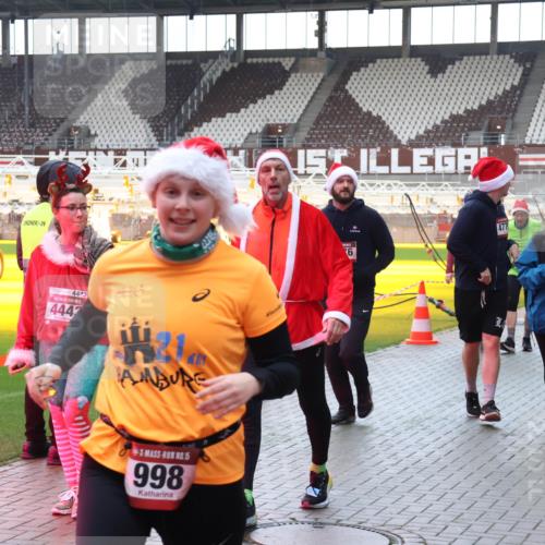 07.12.2025 - St. Pauli X-Mass-Run No. 15 Luisa Fischer http://msf.ph/oto/9379678 07.12.2025 10:35:55 Ziel 4443, 444, 15, 998, 6, 477, 4772, 561, 998, 1100, 1365, 1822, 2353, 2406, 2422, 2489, 2857, 2863, 3224, 3721, 4034, 4147, 4149, 4443, 4595, 4772, 4776, 4778, 4779 meine-sportfotos.de