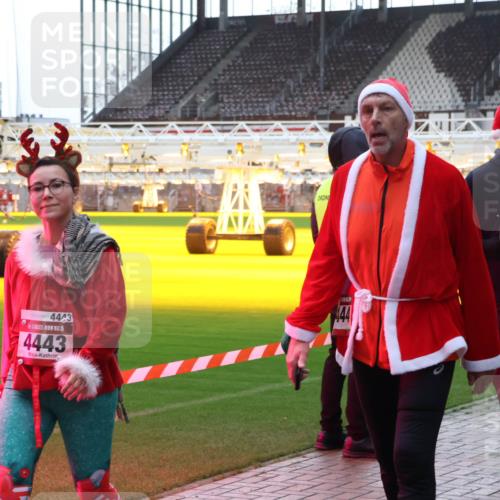 07.12.2025 - St. Pauli X-Mass-Run No. 15 Luisa Fischer http://msf.ph/oto/9379686 07.12.2025 10:35:56 Ziel 4443, 15, 4443, 444, 776, 561, 998, 1100, 1365, 1822, 2353, 2406, 2422, 2489, 2857, 2863, 3224, 3721, 4034, 4147, 4149, 4443, 4595, 4772, 4776, 4778, 4779 meine-sportfotos.de