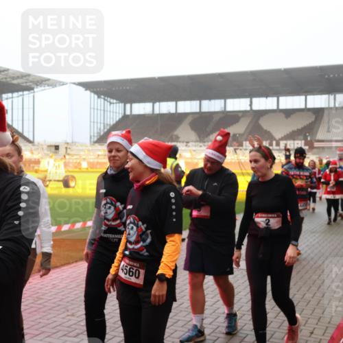 07.12.2025 - St. Pauli X-Mass-Run No. 15 Luisa Fischer http://msf.ph/oto/9379687 07.12.2025 10:07:26 Ziel 4560, 5971, 150, 217, 366, 421, 792, 867, 972, 975, 1007, 1103, 1505, 1572, 1735, 1736, 2129, 2983, 3189, 3330, 3333, 3414, 3945, 3970, 3971, 4354, 4735, 4738 meine-sportfotos.de