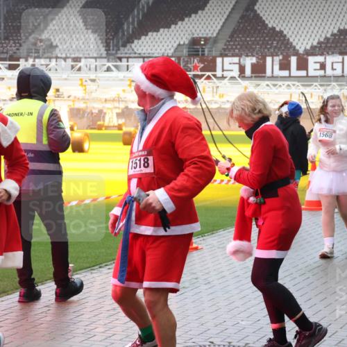 07.12.2025 - St. Pauli X-Mass-Run No. 15 Luisa Fischer http://msf.ph/oto/9379690 07.12.2025 11:11:51 Ziel 1519, 1518, 1568, 16, 257007, 48, 171, 182, 190, 411, 660, 667, 669, 689, 690, 697, 698, 777, 787, 788, 812, 815, 817, 832, 841, 909, 1145, 1146, 1147, 1309, 1321, 1518, 1519, 1557, 1565, 1568, 1589, 1619, 1707, 1711, 1714, 1767, 1770, 2258, 2742, 4801, 4805, 4806, 4810, 4813, 5005, 5006 meine-sportfotos.de