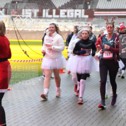07.12.2025 - St. Pauli X-Mass-Run No. 15 Luisa Fischer http://msf.ph/oto/9379697 07.12.2025 11:11:52 Ziel 1568, 787, 788, 401, 48, 171, 182, 190, 411, 660, 679, 689, 690, 697, 698, 777, 787, 788, 812, 815, 817, 832, 841, 909, 1145, 1146, 1147, 1309, 1321, 1518, 1519, 1557, 1565, 1568, 1589, 1619, 1707, 1711, 1714, 1767, 1770, 2258, 2742, 4801, 4805, 4806, 4810, 4813, 5005, 5006 meine-sportfotos.de