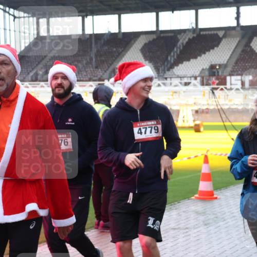 07.12.2025 - St. Pauli X-Mass-Run No. 15 Luisa Fischer http://msf.ph/oto/9379700 07.12.2025 10:35:58 Ziel 444, 76, 4779, 477, 998, 1100, 1365, 1822, 2353, 2406, 2422, 2489, 2857, 2863, 3224, 3721, 4034, 4147, 4149, 4443, 4595, 4772, 4776, 4778, 4779 meine-sportfotos.de