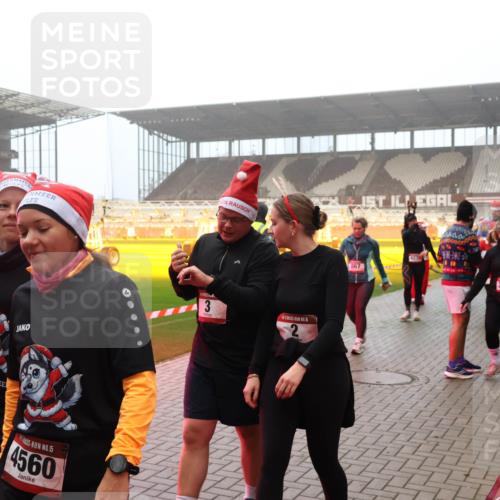 07.12.2025 - St. Pauli X-Mass-Run No. 15 Luisa Fischer http://msf.ph/oto/9379702 07.12.2025 10:07:27 Ziel 3, 15, 4560, 5, 867, 423, 3970, 3971, 150, 217, 366, 421, 792, 867, 972, 975, 1007, 1103, 1505, 1572, 1735, 1736, 2129, 2983, 3189, 3330, 3333, 3414, 3945, 3970, 3971, 4354, 4735, 4738 meine-sportfotos.de