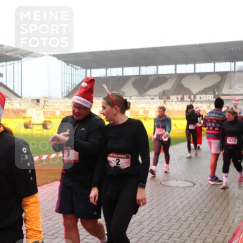 07.12.2025 - St. Pauli X-Mass-Run No. 15 Luisa Fischer http://msf.ph/oto/9379706 07.12.2025 10:07:28 Ziel 15, 3, 5970, 150, 217, 366, 421, 517, 685, 792, 867, 972, 975, 1007, 1103, 1187, 1505, 1572, 1735, 1736, 2129, 2983, 3189, 3330, 3333, 3414, 3945, 3970, 3971, 4354, 4735, 4738 meine-sportfotos.de