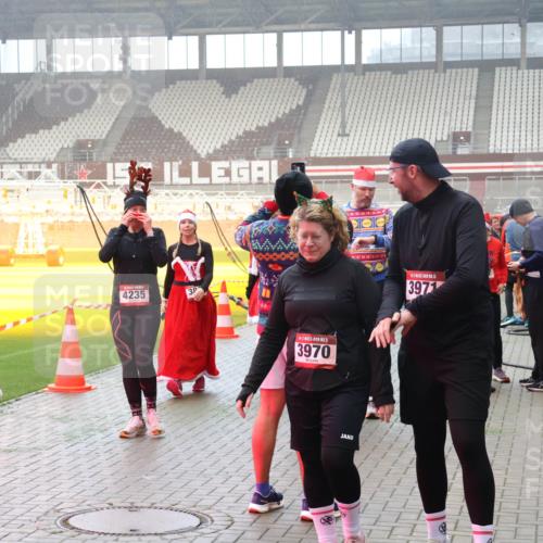07.12.2025 - St. Pauli X-Mass-Run No. 15 Luisa Fischer http://msf.ph/oto/9379709 07.12.2025 10:07:29 Ziel 15, 867, 15, 4235, 15, 3971, 3970, 150, 217, 256, 265, 272, 366, 421, 517, 685, 792, 867, 972, 975, 1007, 1103, 1187, 1234, 1505, 1572, 1735, 1736, 2129, 2983, 3189, 3330, 3333, 3414, 3945, 3970, 3971, 4354, 4735, 4738 meine-sportfotos.de