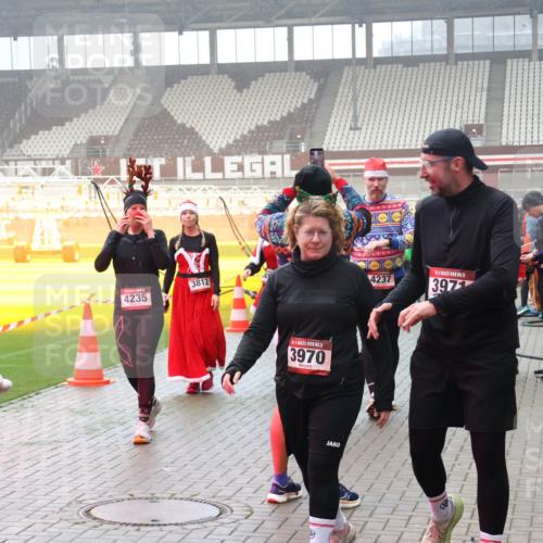 07.12.2025 - St. Pauli X-Mass-Run No. 15 Luisa Fischer http://msf.ph/oto/9379711 07.12.2025 10:07:29 Ziel 15, 867, 4235, 3812, 1, 5, 3970, 4237, 15, 3971, 150, 217, 256, 265, 272, 366, 421, 517, 685, 792, 867, 972, 975, 1007, 1103, 1187, 1234, 1505, 1572, 1735, 1736, 2129, 2983, 3189, 3330, 3333, 3414, 3945, 3970, 3971, 4354, 4735, 4738 meine-sportfotos.de