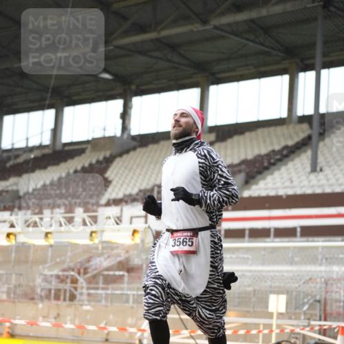 07.12.2025 - St. Pauli X-Mass-Run No. 15 Patografie http://msf.ph/oto/9379717 07.12.2025 10:14:33 Ziel 1158, 2564, 2617, 2618, 2864, 3481, 3565, 4508 meine-sportfotos.de