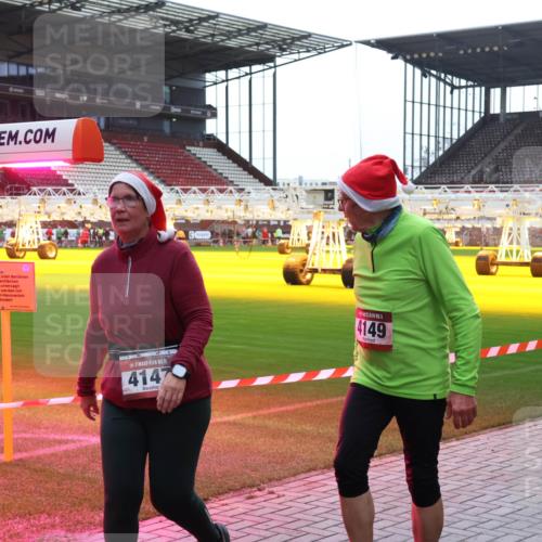 07.12.2025 - St. Pauli X-Mass-Run No. 15 Luisa Fischer http://msf.ph/oto/9379724 07.12.2025 10:36:05 Ziel 15, 4147, 4149, 06, 350, 998, 1100, 1365, 1822, 2353, 2406, 2422, 2489, 2857, 2863, 3224, 3476, 3721, 4034, 4147, 4149, 4595, 4772, 4776, 4778, 4779 meine-sportfotos.de