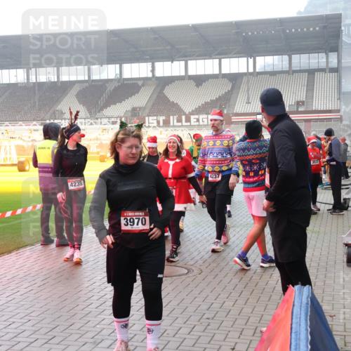 07.12.2025 - St. Pauli X-Mass-Run No. 15 Luisa Fischer http://msf.ph/oto/9379728 07.12.2025 10:07:31 Ziel 4235, 4237, 1, 3970, 3537, 150, 217, 256, 265, 272, 366, 421, 517, 657, 685, 716, 767, 792, 867, 972, 975, 1007, 1103, 1187, 1234, 1505, 1572, 1735, 1736, 2129, 2983, 3189, 3330, 3333, 3414, 3945, 3970, 3971, 4354, 4735, 4738 meine-sportfotos.de