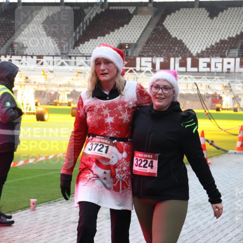 07.12.2025 - St. Pauli X-Mass-Run No. 15 Luisa Fischer http://msf.ph/oto/9379739 07.12.2025 10:36:10 Ziel 15, 3721, 15, 3224, 00, 350, 998, 1100, 1365, 1822, 2406, 2489, 3224, 3476, 3721, 4034, 4595 meine-sportfotos.de