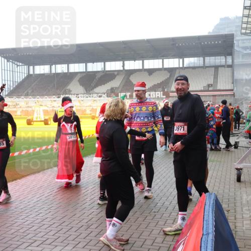 07.12.2025 - St. Pauli X-Mass-Run No. 15 Luisa Fischer http://msf.ph/oto/9379746 07.12.2025 10:07:34 Ziel 4235, 3812, 3971, 3537, 217, 256, 265, 272, 366, 421, 517, 657, 685, 716, 767, 792, 867, 972, 975, 1007, 1103, 1187, 1234, 1505, 1572, 1735, 1736, 2129, 2983, 3189, 3330, 3333, 3414, 3945, 4354, 4735, 4738 meine-sportfotos.de