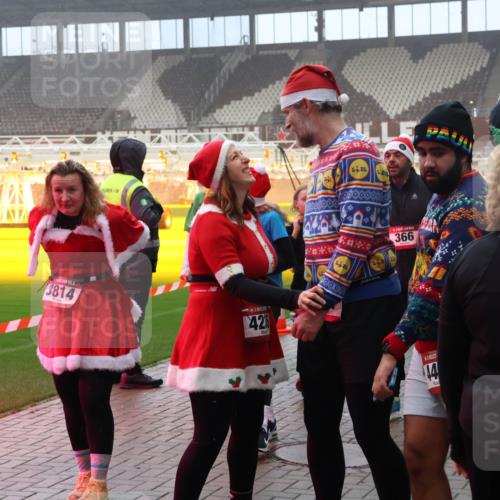 07.12.2025 - St. Pauli X-Mass-Run No. 15 Luisa Fischer http://msf.ph/oto/9379769 07.12.2025 10:07:36 Ziel 3814, 426, 366, 14, 217, 256, 265, 272, 366, 421, 517, 657, 685, 716, 767, 792, 867, 972, 975, 1007, 1103, 1187, 1234, 1505, 1572, 1735, 1736, 2129, 2983, 3189, 3333, 3414, 3945, 4354, 4735, 4738 meine-sportfotos.de