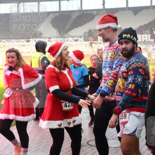 07.12.2025 - St. Pauli X-Mass-Run No. 15 Luisa Fischer http://msf.ph/oto/9379771 07.12.2025 10:07:37 Ziel 814, 4230, 459, 217, 256, 265, 272, 366, 421, 517, 657, 685, 716, 767, 792, 867, 972, 975, 1007, 1103, 1187, 1234, 1505, 1572, 1735, 1736, 2129, 2983, 3189, 3414, 3945, 4354, 4735, 4738 meine-sportfotos.de
