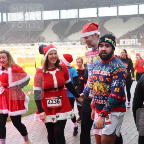 07.12.2025 - St. Pauli X-Mass-Run No. 15 Luisa Fischer http://msf.ph/oto/9379773 07.12.2025 10:07:37 Ziel 4236, 8444, 217, 256, 265, 272, 366, 421, 517, 657, 685, 716, 767, 792, 867, 972, 975, 1007, 1103, 1187, 1234, 1505, 1572, 1735, 1736, 2129, 2983, 3189, 3414, 3945, 4354, 4735, 4738 meine-sportfotos.de