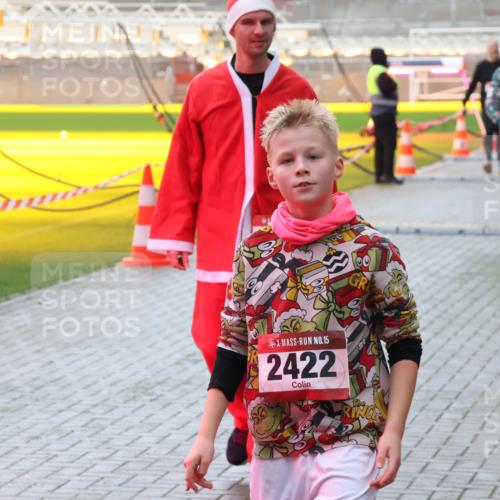 07.12.2025 - St. Pauli X-Mass-Run No. 15 Luisa Fischer http://msf.ph/oto/9379775 07.12.2025 10:36:17 Ziel 15, 2422, 350, 998, 1100, 1365, 1822, 2489, 3476, 4034 meine-sportfotos.de