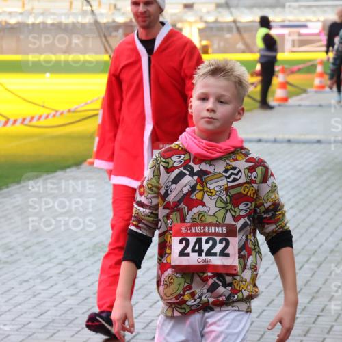 07.12.2025 - St. Pauli X-Mass-Run No. 15 Luisa Fischer http://msf.ph/oto/9379778 07.12.2025 10:36:18 Ziel 15, 2422, 2410, 350, 998, 1100, 1365, 1822, 2489, 3476, 4034 meine-sportfotos.de