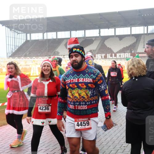 07.12.2025 - St. Pauli X-Mass-Run No. 15 Luisa Fischer http://msf.ph/oto/9379779 07.12.2025 10:07:38 Ziel 3812, 3189, 814, 15, 4236, 15, 4459, 10, 217, 256, 265, 272, 366, 421, 517, 657, 685, 716, 767, 792, 867, 972, 975, 1007, 1103, 1187, 1234, 1505, 1543, 1572, 1735, 1736, 2129, 2983, 3003, 3189, 3414, 3945, 4354, 4735, 4738 meine-sportfotos.de