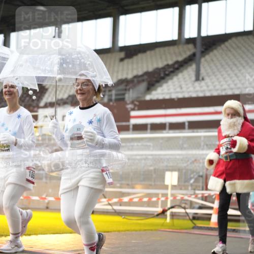 07.12.2025 - St. Pauli X-Mass-Run No. 15 Patografie http://msf.ph/oto/9379789 07.12.2025 10:14:48 Ziel 1363, 1867, 1869, 1873, 3481, 3565, 4001, 4004 meine-sportfotos.de