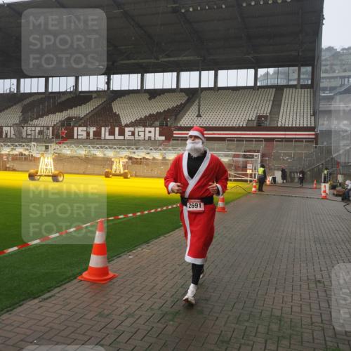 07.12.2025 - St. Pauli X-Mass-Run No. 15 Fabian Wolf http://msf.ph/oto/9379791 07.12.2025 10:08:12 Ziel 2691, 2692, 3627, 3628, 4231, 4623, 4624, 4626, 4734, 4737, 4740 meine-sportfotos.de