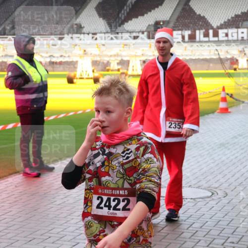 07.12.2025 - St. Pauli X-Mass-Run No. 15 Luisa Fischer http://msf.ph/oto/9379796 07.12.2025 10:36:20 Ziel 15, 2422, 235, 350, 1822, 2489, 3476, 4034 meine-sportfotos.de