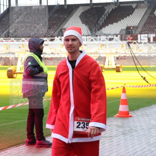 07.12.2025 - St. Pauli X-Mass-Run No. 15 Luisa Fischer http://msf.ph/oto/9379799 07.12.2025 10:36:21 Ziel 235, 350, 1822, 2489, 3476, 4034 meine-sportfotos.de