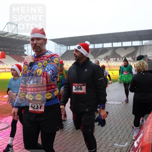 07.12.2025 - St. Pauli X-Mass-Run No. 15 Luisa Fischer http://msf.ph/oto/9379803 07.12.2025 10:07:41 Ziel 15, 4237, 15, 366, 1007, 217, 256, 265, 272, 366, 421, 517, 657, 685, 716, 767, 792, 867, 972, 975, 1007, 1103, 1187, 1234, 1505, 1543, 1572, 1735, 1736, 2983, 3003, 3189, 3414, 3945, 4354, 4735, 4738 meine-sportfotos.de