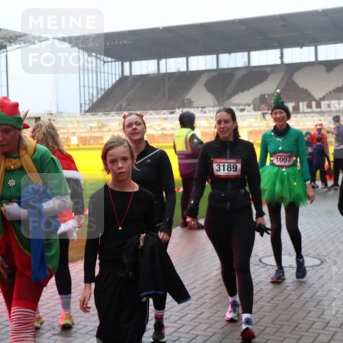 07.12.2025 - St. Pauli X-Mass-Run No. 15 Luisa Fischer http://msf.ph/oto/9379816 07.12.2025 10:07:42 Ziel 3189, 3812, 1007, 217, 256, 265, 272, 366, 421, 517, 657, 685, 716, 767, 792, 867, 972, 975, 1007, 1103, 1187, 1234, 1505, 1543, 1572, 1735, 1736, 2983, 3003, 3189, 3414, 3945, 4354 meine-sportfotos.de