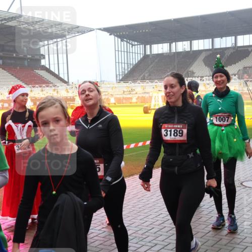 07.12.2025 - St. Pauli X-Mass-Run No. 15 Luisa Fischer http://msf.ph/oto/9379824 07.12.2025 10:07:43 Ziel 10, 15, 5, 15, 3189, 1007, 3537, 34, 217, 256, 265, 272, 366, 421, 517, 657, 685, 716, 767, 792, 867, 972, 975, 1103, 1187, 1234, 1505, 1543, 1572, 1735, 1736, 2983, 3003, 3189, 3414, 3945, 4354 meine-sportfotos.de