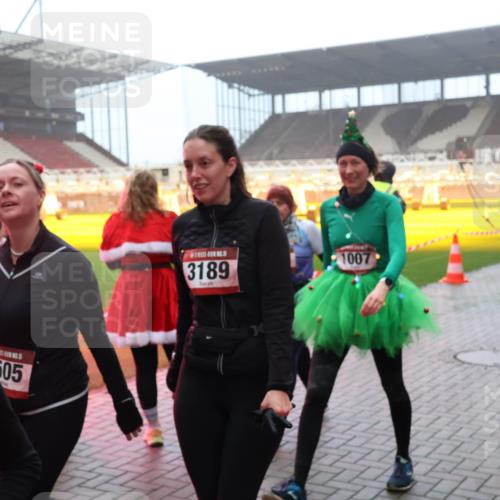 07.12.2025 - St. Pauli X-Mass-Run No. 15 Luisa Fischer http://msf.ph/oto/9379829 07.12.2025 10:07:43 Ziel 505, 3189, 1007, 217, 256, 265, 272, 366, 421, 517, 657, 685, 716, 767, 792, 867, 972, 975, 1103, 1187, 1234, 1505, 1543, 1572, 1735, 1736, 2983, 3003, 3189, 3414, 3945, 4354 meine-sportfotos.de