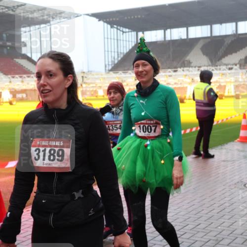 07.12.2025 - St. Pauli X-Mass-Run No. 15 Luisa Fischer http://msf.ph/oto/9379832 07.12.2025 10:07:44 Ziel 15, 3189, 4354, 1007, 217, 256, 265, 272, 366, 421, 517, 657, 685, 716, 767, 792, 867, 972, 975, 1103, 1187, 1234, 1447, 1449, 1505, 1543, 1572, 1735, 1736, 2983, 3003, 3189, 3414, 3945, 4354 meine-sportfotos.de