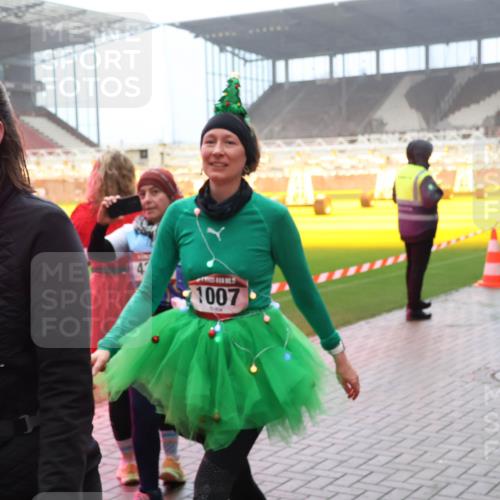 07.12.2025 - St. Pauli X-Mass-Run No. 15 Luisa Fischer http://msf.ph/oto/9379834 07.12.2025 10:07:44 Ziel 15, 3189, 4, 1007, 217, 256, 265, 272, 366, 421, 517, 657, 685, 716, 767, 792, 867, 972, 975, 1103, 1187, 1234, 1447, 1449, 1505, 1543, 1572, 1735, 1736, 2983, 3003, 3189, 3414, 3945, 4354 meine-sportfotos.de