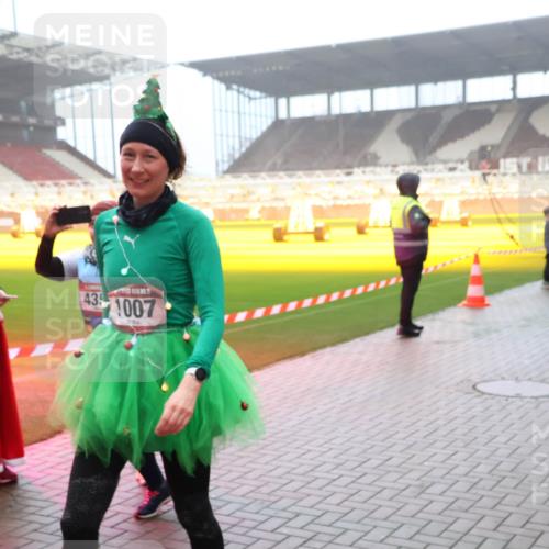 07.12.2025 - St. Pauli X-Mass-Run No. 15 Luisa Fischer http://msf.ph/oto/9379837 07.12.2025 10:07:44 Ziel 435, 1007, 217, 256, 265, 272, 366, 421, 517, 657, 685, 716, 767, 792, 867, 972, 975, 1103, 1187, 1234, 1447, 1449, 1505, 1543, 1572, 1735, 1736, 2983, 3003, 3189, 3414, 3945, 4354 meine-sportfotos.de