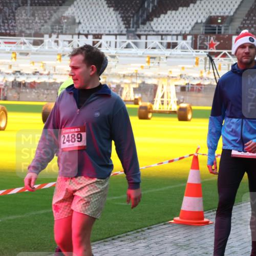 07.12.2025 - St. Pauli X-Mass-Run No. 15 Luisa Fischer http://msf.ph/oto/9379860 07.12.2025 10:36:47 Ziel 5, 2489, 350, 717, 2948, 3089, 3382, 3476, 4200, 4591, 4597, 4599 meine-sportfotos.de