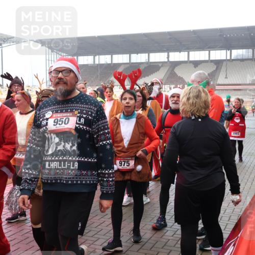07.12.2025 - St. Pauli X-Mass-Run No. 15 Luisa Fischer http://msf.ph/oto/9379864 07.12.2025 10:08:07 Ziel 15, 950, 15, 792, 517, 5, 975, 3003, 256, 265, 272, 517, 657, 685, 716, 767, 1187, 1234, 1447, 1449, 1543, 1905, 2983, 3003, 4231, 4624, 4626 meine-sportfotos.de