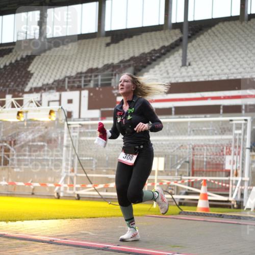 07.12.2025 - St. Pauli X-Mass-Run No. 15 Patografie http://msf.ph/oto/9379880 07.12.2025 10:15:01 Ziel 308, 762, 1363, 1867, 1869, 1873, 2666, 2667, 2668, 2883, 2891, 3741, 4001, 4004 meine-sportfotos.de