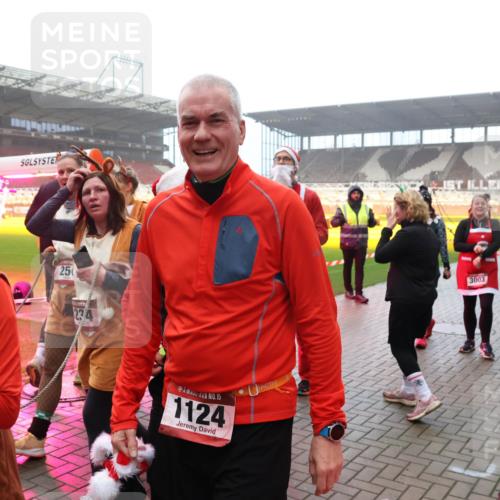 07.12.2025 - St. Pauli X-Mass-Run No. 15 Luisa Fischer http://msf.ph/oto/9379882 07.12.2025 10:08:11 Ziel 15, 975, 25, 234, 15, 1124, 3003, 256, 265, 272, 517, 657, 685, 716, 767, 1187, 1234, 1447, 1449, 1543, 1905, 3003, 3627, 3628, 4231, 4623, 4624, 4626, 4734, 4737, 4740 meine-sportfotos.de