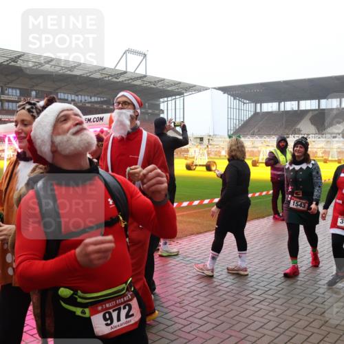 07.12.2025 - St. Pauli X-Mass-Run No. 15 Luisa Fischer http://msf.ph/oto/9379892 07.12.2025 10:08:12 Ziel 972, 1543, 3003, 1447, 256, 265, 272, 517, 657, 685, 716, 767, 1187, 1234, 1447, 1449, 1543, 1905, 3003, 3627, 3628, 4231, 4623, 4624, 4626, 4734, 4737, 4740 meine-sportfotos.de