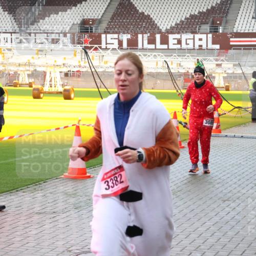 07.12.2025 - St. Pauli X-Mass-Run No. 15 Luisa Fischer http://msf.ph/oto/9379900 07.12.2025 10:36:54 Ziel 3382, 3089, 511, 717, 521, 37, 511, 521, 665, 717, 833, 2948, 3089, 3382, 4200, 4591, 4597, 4599, 4691, 4693 meine-sportfotos.de