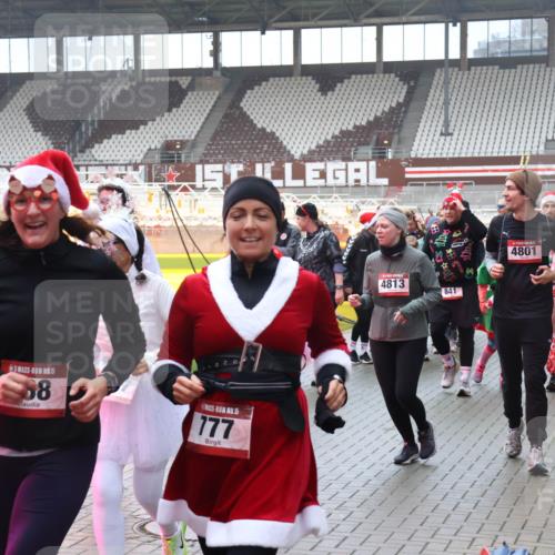 07.12.2025 - St. Pauli X-Mass-Run No. 15 Luisa Fischer http://msf.ph/oto/9379901 07.12.2025 11:11:55 Ziel 5, 88, 15, 777, 4813, 841, 4801, 2258, 1146, 171, 182, 190, 411, 679, 689, 690, 697, 698, 777, 787, 788, 812, 815, 817, 832, 841, 909, 1145, 1146, 1147, 1186, 1309, 1321, 1518, 1519, 1557, 1565, 1568, 1589, 1619, 1707, 1711, 1714, 1767, 1770, 2258, 2742, 4801, 4805, 4806, 4810, 4813, 5005, 5006 meine-sportfotos.de