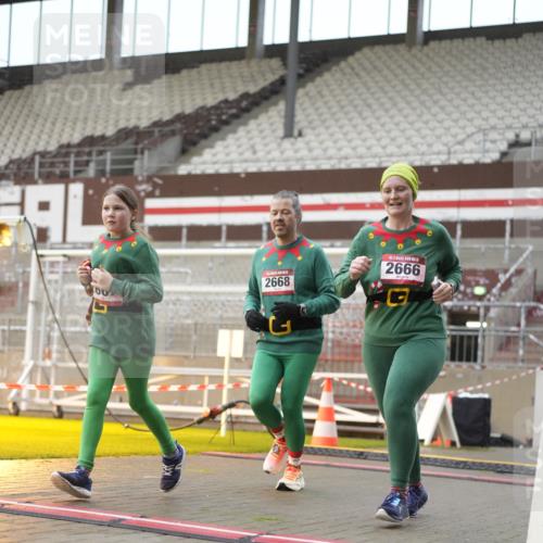07.12.2025 - St. Pauli X-Mass-Run No. 15 Patografie http://msf.ph/oto/9379902 07.12.2025 10:15:04 Ziel 308, 438, 762, 2666, 2667, 2668, 2883, 2891, 3741, 4001, 4004 meine-sportfotos.de