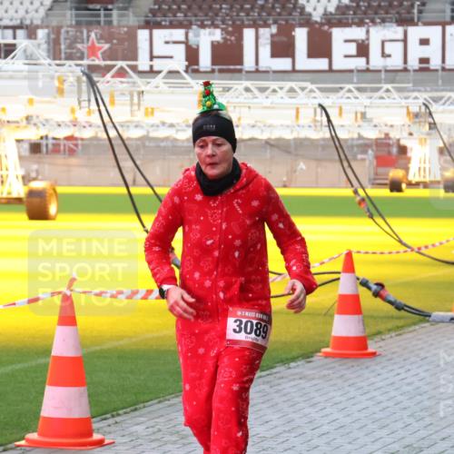 07.12.2025 - St. Pauli X-Mass-Run No. 15 Luisa Fischer http://msf.ph/oto/9379908 07.12.2025 10:36:55 Ziel 3089, 37, 511, 521, 665, 717, 833, 2615, 2948, 3089, 3382, 4200, 4591, 4597, 4599, 4690, 4691, 4693 meine-sportfotos.de