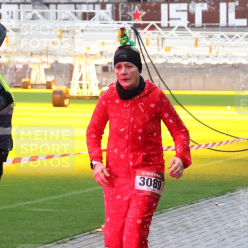 07.12.2025 - St. Pauli X-Mass-Run No. 15 Luisa Fischer http://msf.ph/oto/9379913 07.12.2025 10:36:56 Ziel 3089, 37, 511, 521, 665, 717, 833, 2615, 2948, 3056, 3089, 3382, 4200, 4591, 4597, 4599, 4690, 4691, 4693 meine-sportfotos.de