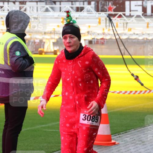07.12.2025 - St. Pauli X-Mass-Run No. 15 Luisa Fischer http://msf.ph/oto/9379916 07.12.2025 10:36:56 Ziel 3089, 37, 511, 521, 665, 717, 833, 2615, 2948, 3056, 3089, 3382, 4200, 4591, 4597, 4599, 4690, 4691, 4693 meine-sportfotos.de
