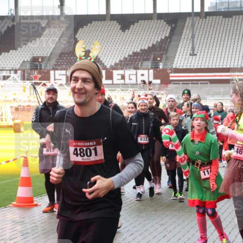 07.12.2025 - St. Pauli X-Mass-Run No. 15 Luisa Fischer http://msf.ph/oto/9379924 07.12.2025 11:11:57 Ziel 1, 817, 15, 4801, 832, 8, 116, 5, 146, 258, 171, 182, 190, 411, 679, 689, 690, 697, 698, 777, 787, 788, 812, 815, 817, 832, 841, 909, 1145, 1146, 1147, 1186, 1309, 1321, 1518, 1519, 1557, 1565, 1568, 1589, 1619, 1707, 1711, 1714, 1767, 1770, 2258, 2742, 4801, 4805, 4806, 4810, 4813, 5005, 5006 meine-sportfotos.de