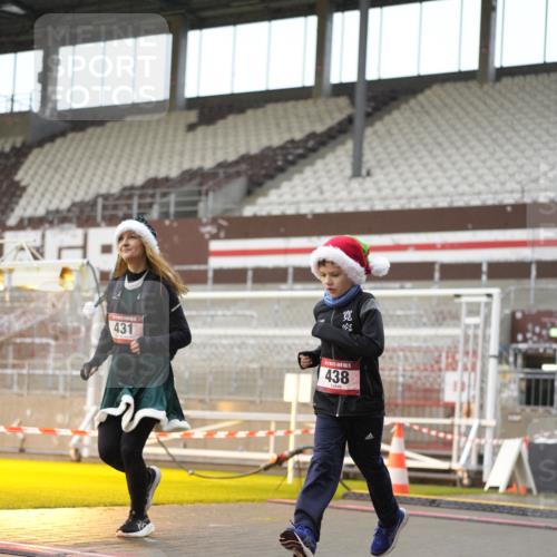 07.12.2025 - St. Pauli X-Mass-Run No. 15 Patografie http://msf.ph/oto/9379929 07.12.2025 10:15:10 Ziel 308, 431, 436, 438, 1180, 1183, 1885, 2666, 2667, 2668, 2883, 2891, 3103, 3741, 4536 meine-sportfotos.de