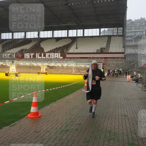 07.12.2025 - St. Pauli X-Mass-Run No. 15 Fabian Wolf http://msf.ph/oto/9379931 07.12.2025 10:08:27 Ziel 2650, 2746 meine-sportfotos.de