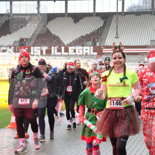 07.12.2025 - St. Pauli X-Mass-Run No. 15 Luisa Fischer http://msf.ph/oto/9379932 07.12.2025 11:11:58 Ziel 841, 09, 832, 15, 1146, 171, 182, 190, 411, 679, 689, 690, 697, 698, 777, 787, 788, 812, 815, 817, 832, 841, 909, 1145, 1146, 1147, 1186, 1309, 1321, 1518, 1519, 1557, 1565, 1568, 1589, 1619, 1707, 1711, 1714, 1767, 1770, 2258, 2742, 4801, 4805, 4806, 4810, 4813, 5005, 5006 meine-sportfotos.de